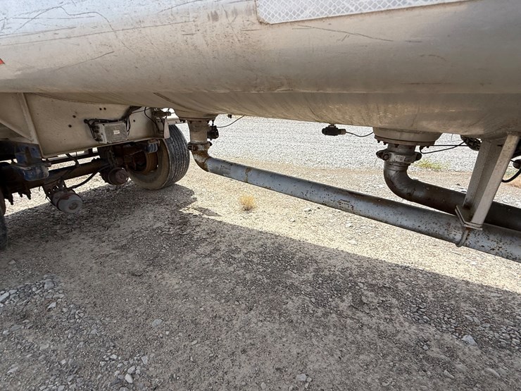 #9657-•-1996-weld-it-s/a-5400gal-fuel-trailer-1w9t23269tl010011-inv#:-9657-image-53