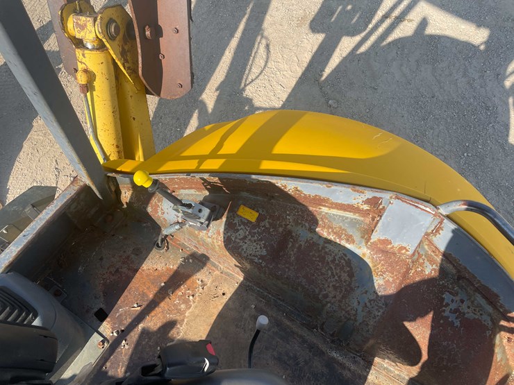 #13315-•-2003-lb110-backhoe-loader-image-72