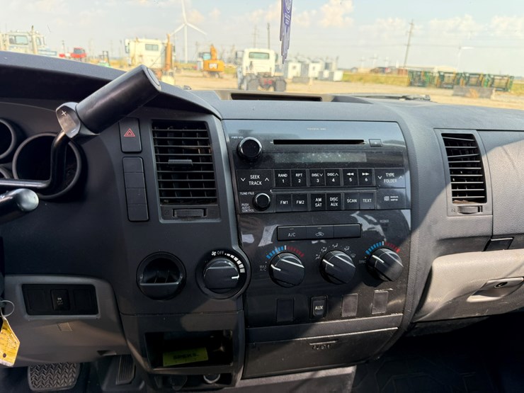 2011-toyota-tundra-image-30