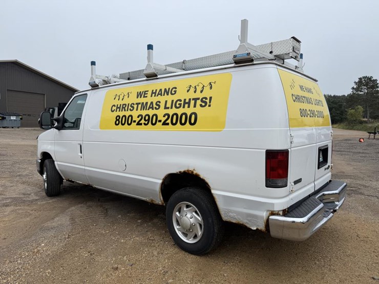 2011-ford-cargo-image-3