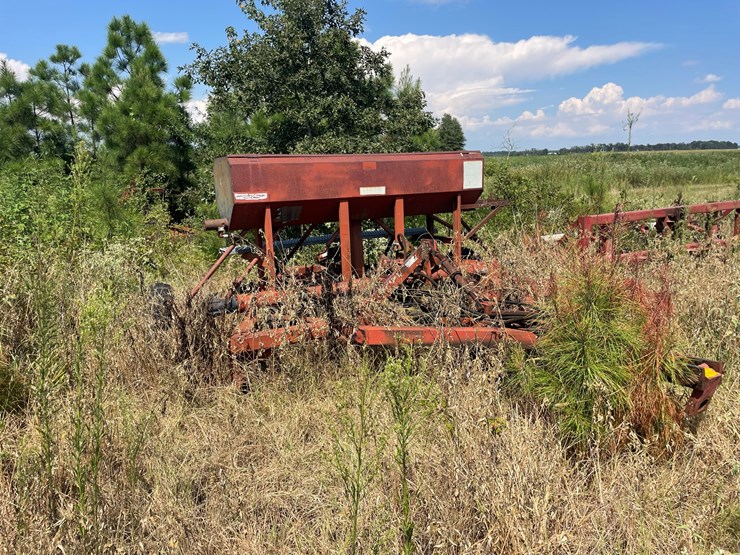 #24158-•-hula-mfg-levee-squeeze-w/seeder-image-2