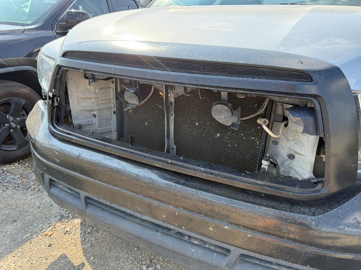 2011-toyota-tundra-image-16
