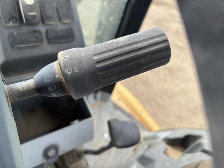 2013-caterpillar-420f-image-39