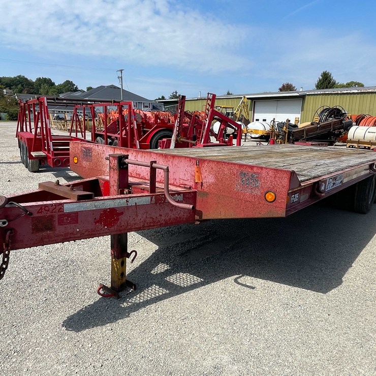 #13355 • 2002 Felling Flatbed Trailer (Has WI Title)
