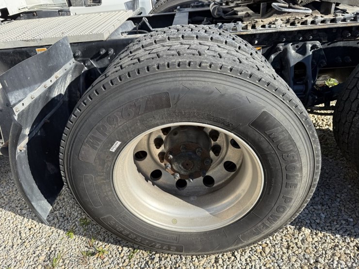2022-peterbilt-579-image-65