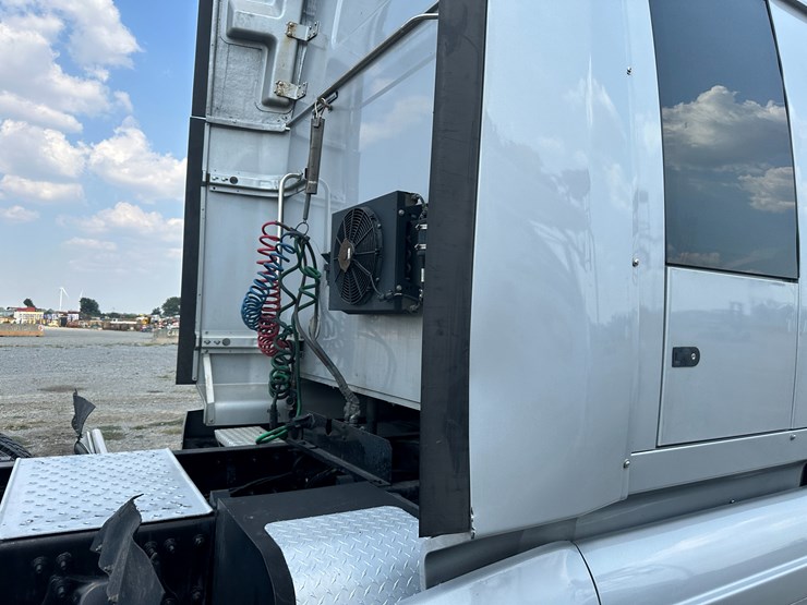 2018-western-star-5700-image-45