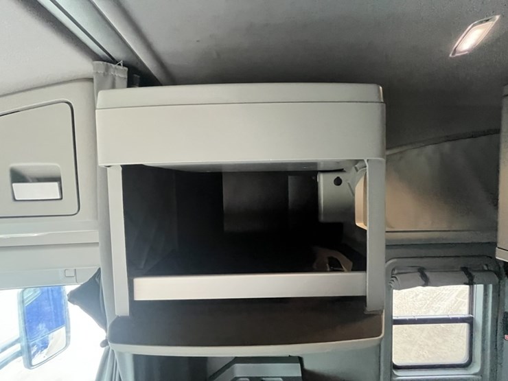 2020-kenworth-t680-image-134