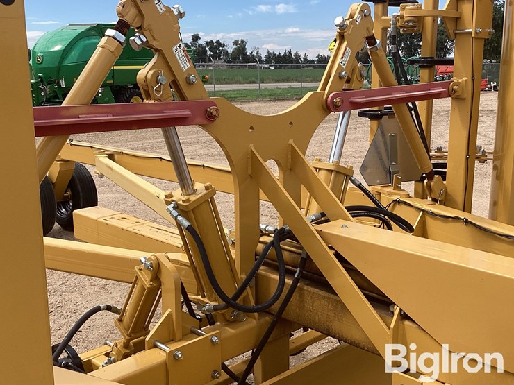 2022-schmeiser-svt24r-24'-varitrak-folding-3-pt-land-leveler-image-15