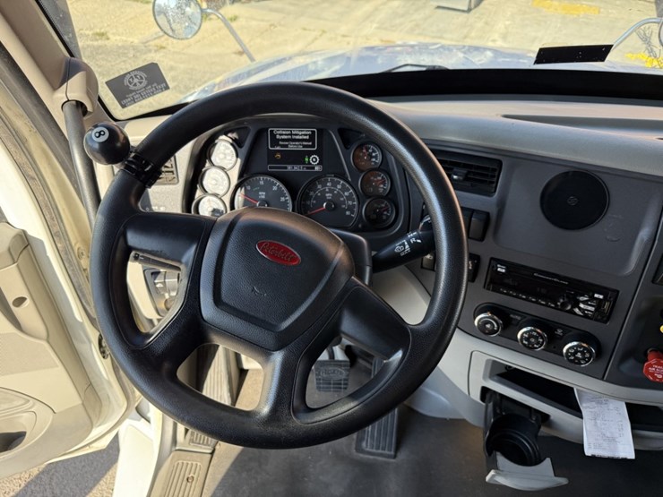2020-peterbilt-579-image-48
