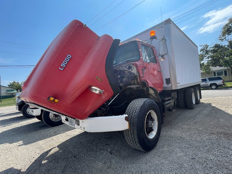 1989-ford-9000-image-67