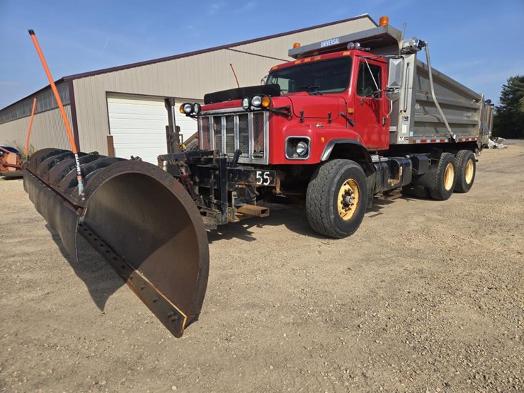 #1243-•-2002-international-6x4-dump-truck-image-1