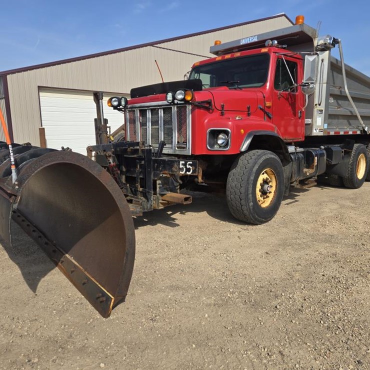 #1243 • 2002 International 6x4 Dump Truck