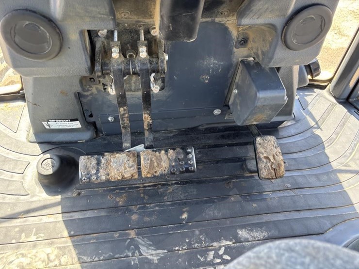 2019-deere-310l-ep-image-47