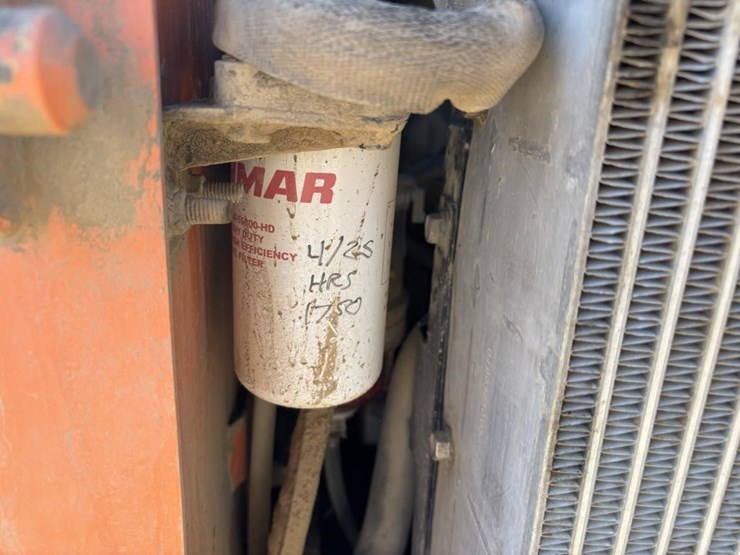 2019-gehl-r105-image-32