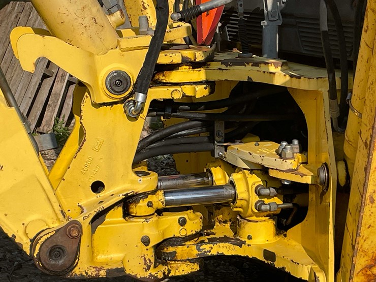 #13311-•-2001-new-holland-lb110e-backhoe-loader-image-26