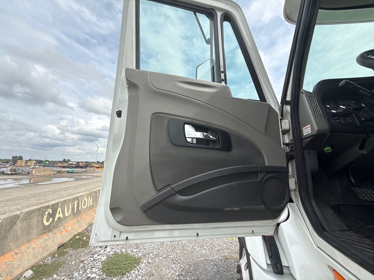 2015-international-prostar-image-39