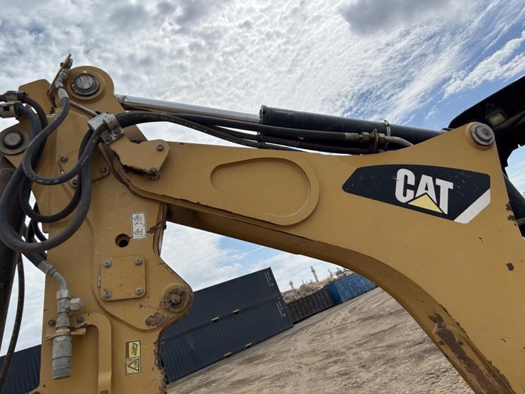 2013-caterpillar-420f-image-22
