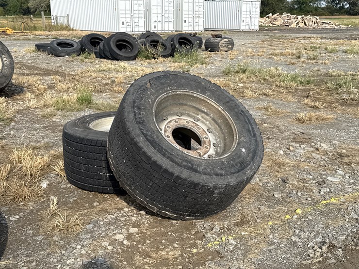 #5271-•-lot-of-(2)-445/50r22.5-tires-w/-rims-image-2