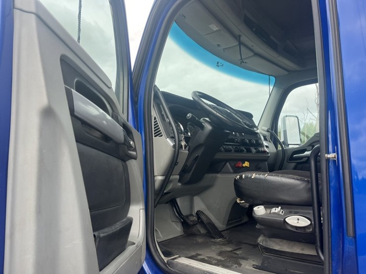 2020-kenworth-t680-image-108