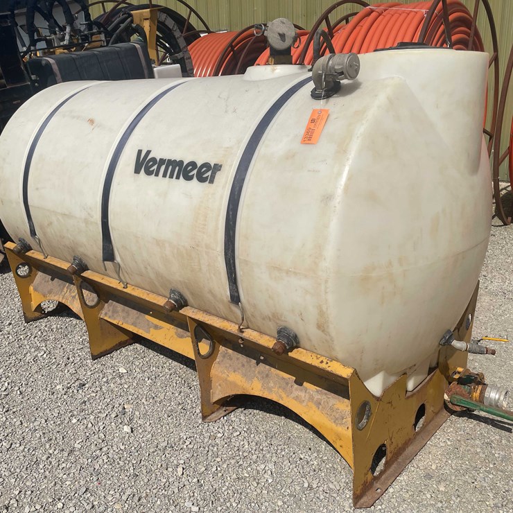 #13369 • Vermeer Water Tank