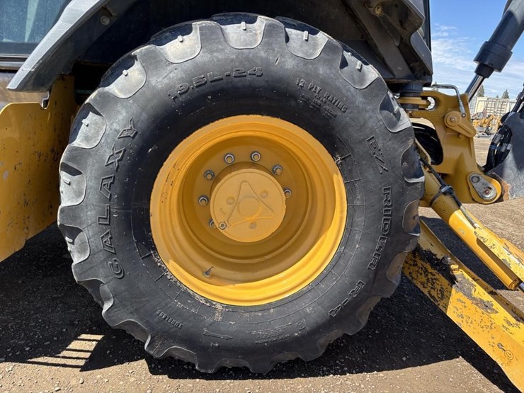 2019-deere-310l-ep-image-31