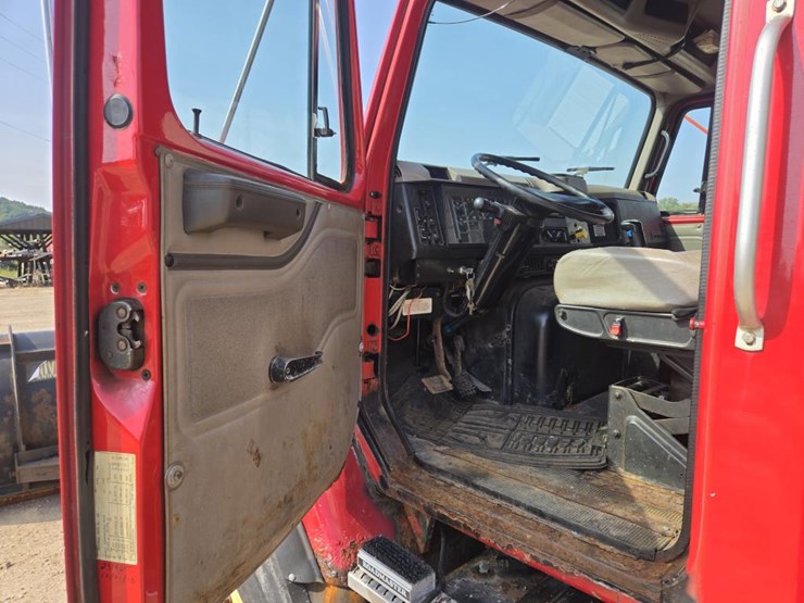 #1243-•-2002-international-6x4-dump-truck-image-45