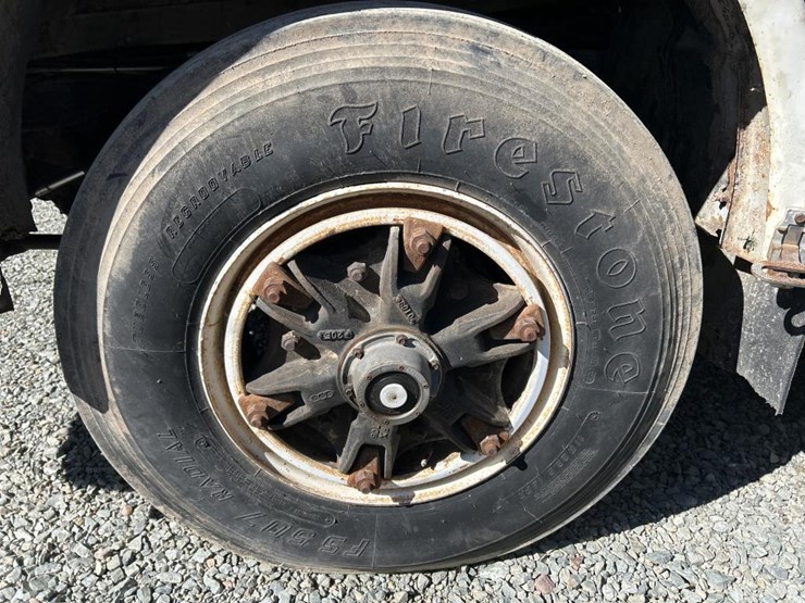 1990-ford-8000-image-67