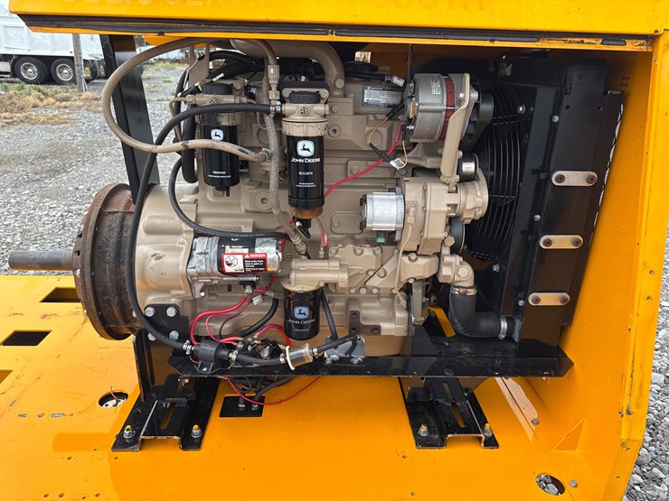 2015-john-deere-4045t-image-8