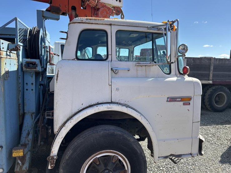 1990-ford-8000-image-11