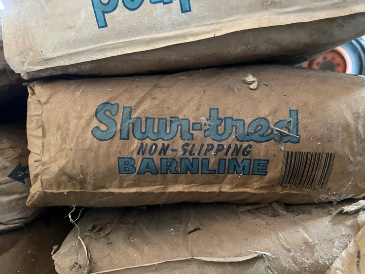 #7150-•-pallet-of-6-bags-of-barn-lime-image-4