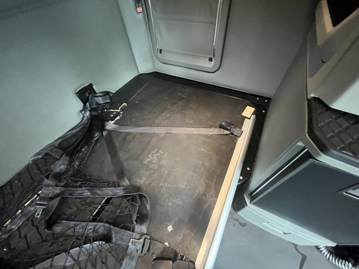 2020-kenworth-t680-image-132