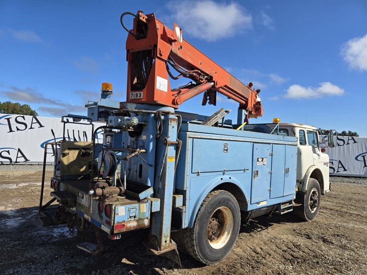 1990-ford-8000-image-5