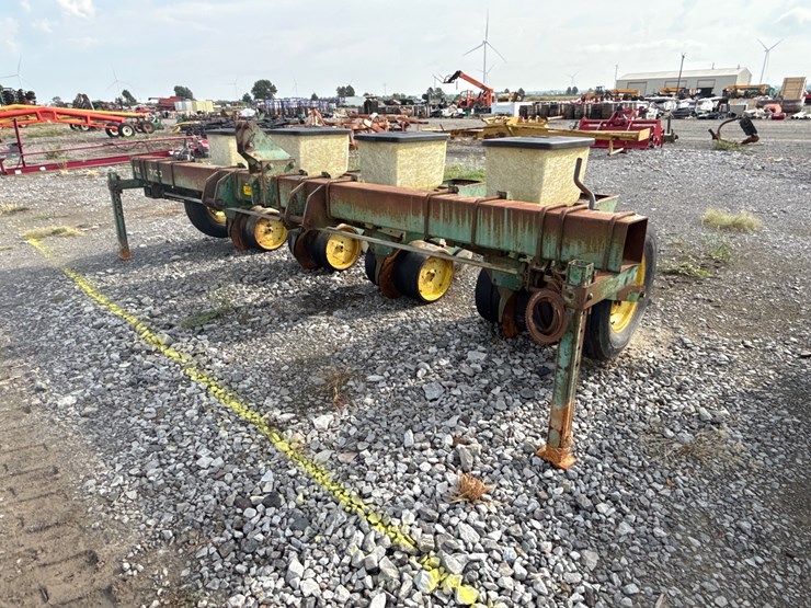 john-deere-7100-image-1
