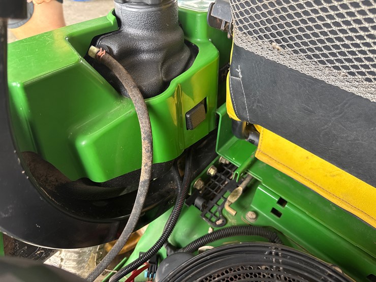 john-deere-z830a-image-12