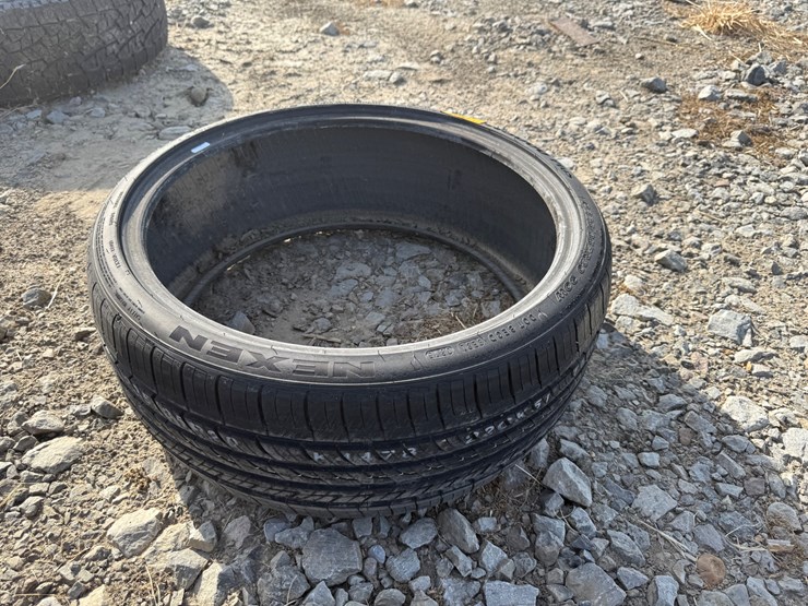 #2805-•-nexen-225/35r20-tire--inv#2805-inv#-2805-inv#:-2805-image-3