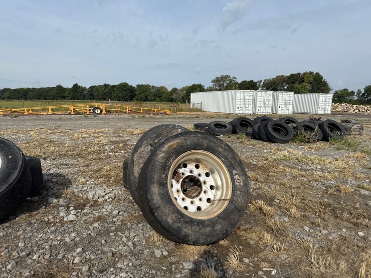 #5270-•-lot-of-(4)-445/50r22.5-tires-w/-rims-image-2