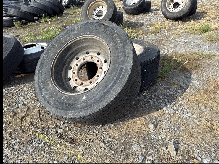 #5271-•-lot-of-(2)-445/50r22.5-tires-w/-rims-image-1