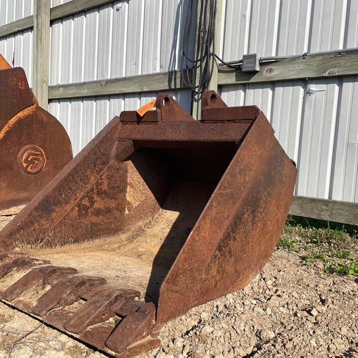 #13393 • New Holland Bucket