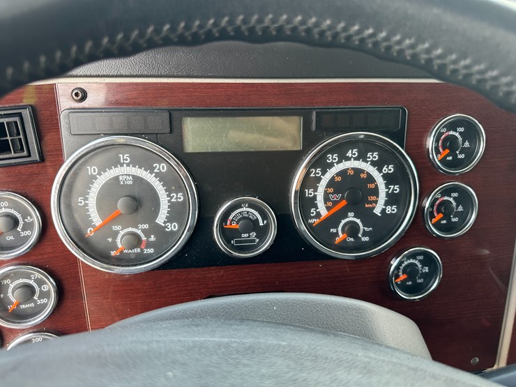2018-western-star-5700-image-83
