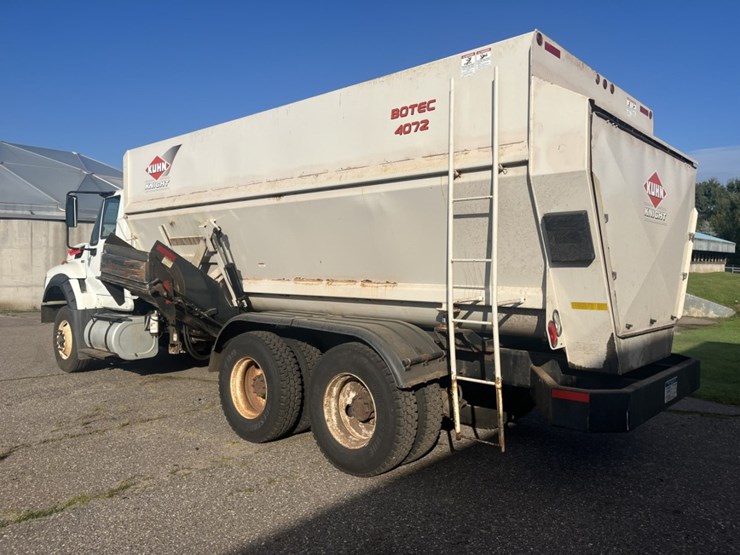 #1249-•-2011-navistar-7600-sba-6x4-2010-mixer-truck-image-3