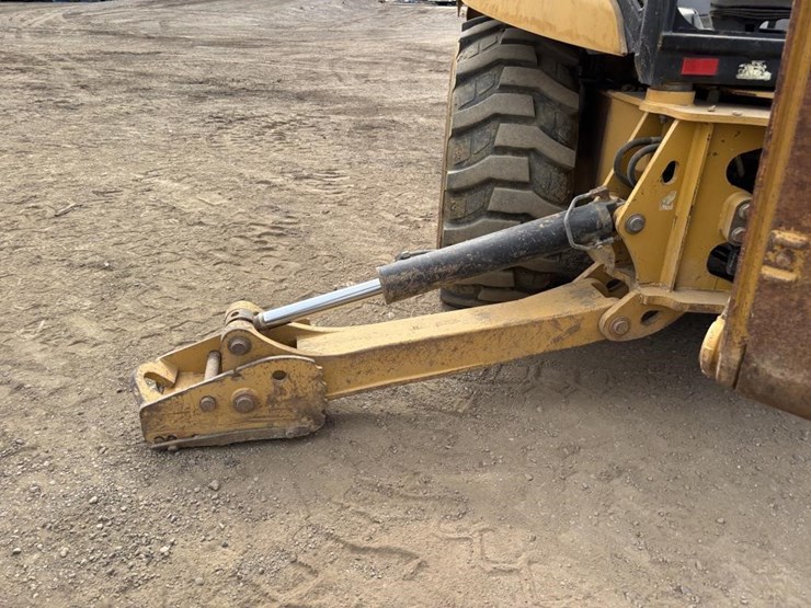 2013-caterpillar-420f-image-26