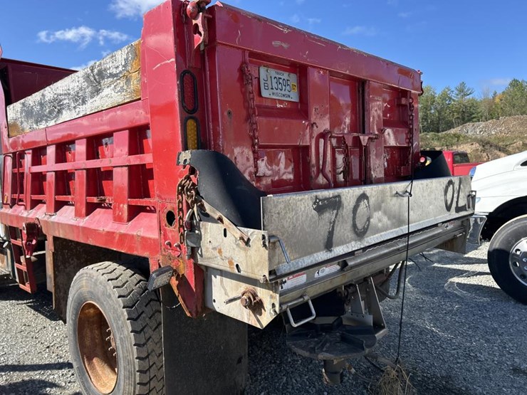 2004-freightliner-fl80-image-20
