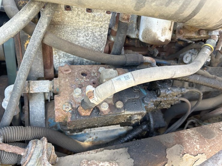 2004-freightliner-fl80-image-47