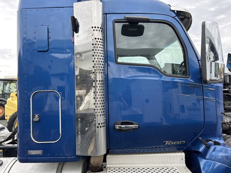 2018-kenworth-t680-image-66