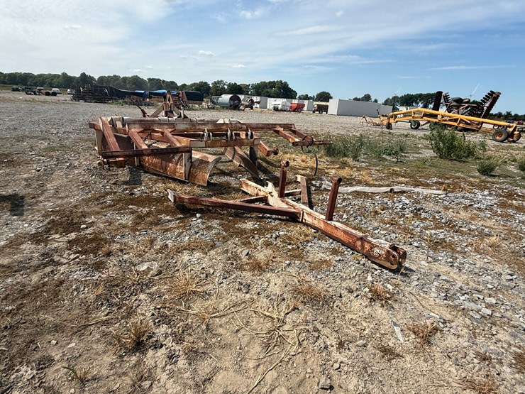 #23909-•-allen-manufacturing-levee-squeeze-image-1