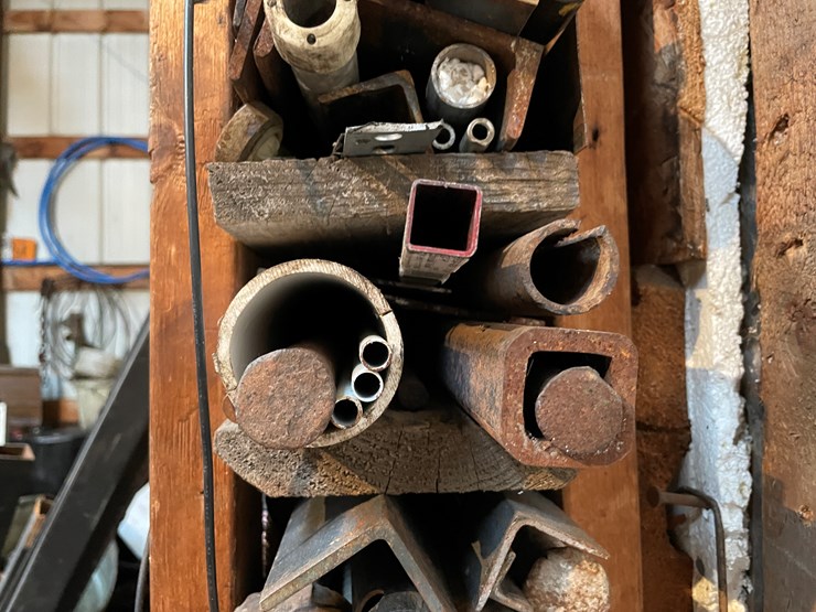 #7194-•-contents-of-shelf-hanging-on-wall-image-3