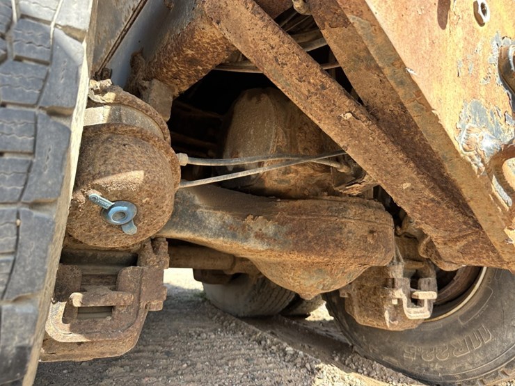 1997-mack-dm690s-image-32