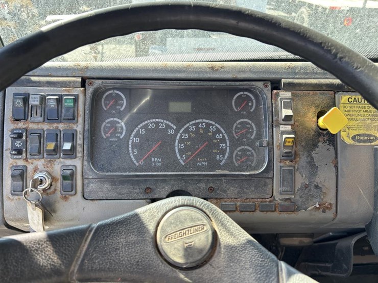 2004-freightliner-fl80-image-67