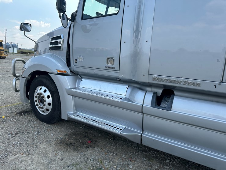 2018-western-star-5700-image-30