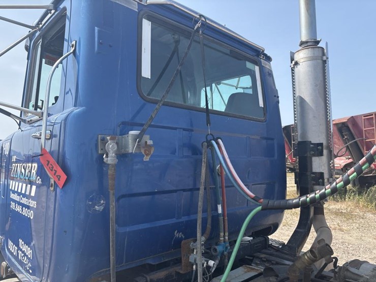 #1314-•-2000-mack-rd-600-day-cab-truck-tractor-image-9